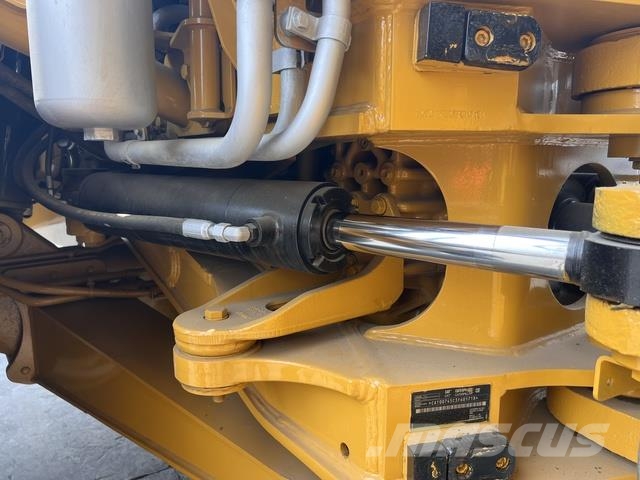 CAT 745 Dumper - Knickgelenk