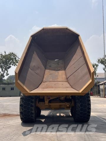 CAT 745 Dumper - Knickgelenk