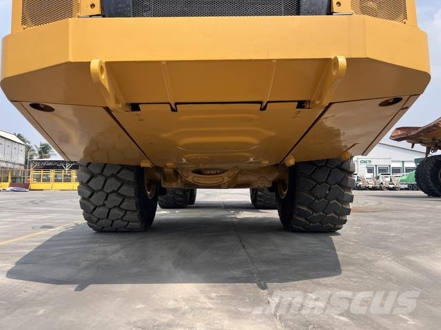 CAT 745 Dumper - Knickgelenk