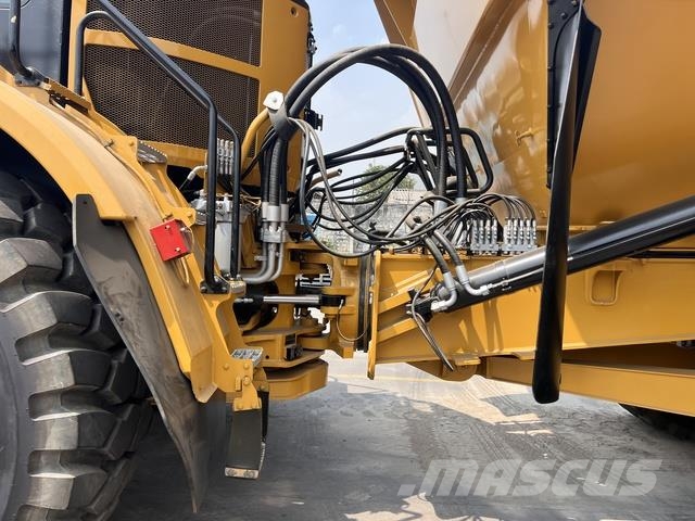CAT 745 Dumper - Knickgelenk