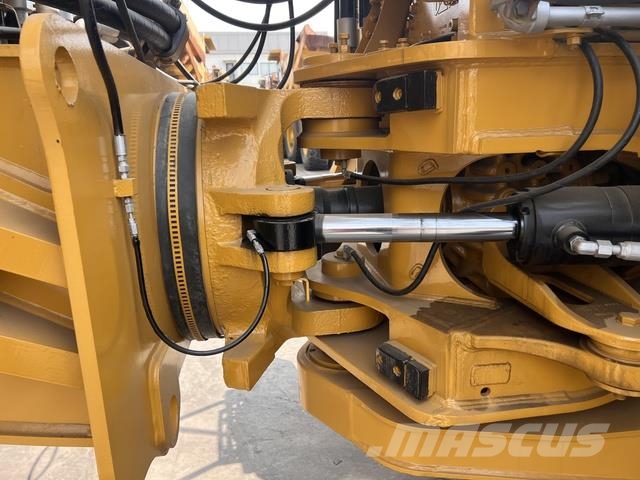 CAT 745 Dumper - Knickgelenk