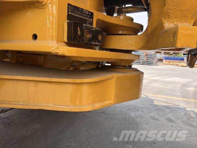 CAT 745 Dumper - Knickgelenk