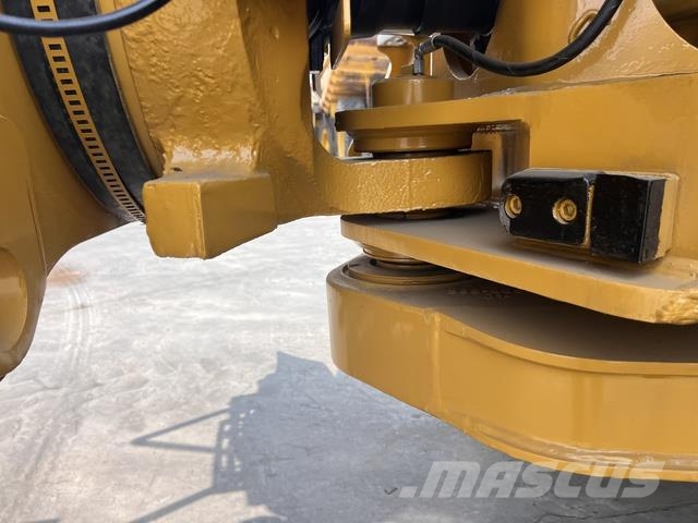 CAT 745 Dumper - Knickgelenk