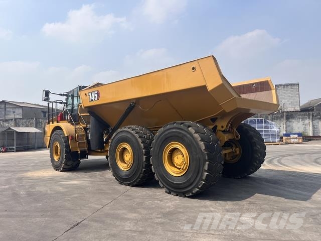 CAT 745 Dumper - Knickgelenk