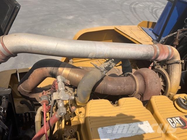 CAT 745 Dumper - Knickgelenk
