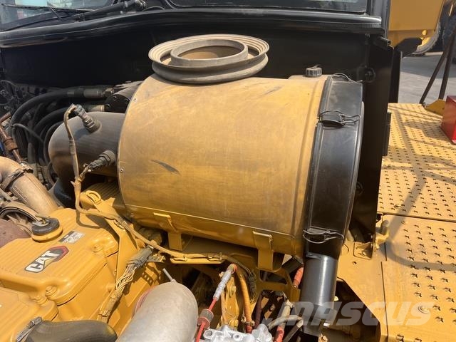 CAT 745 Dumper - Knickgelenk