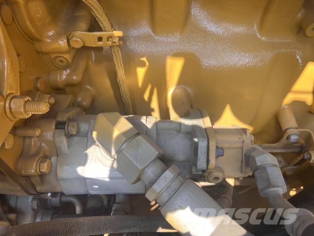 CAT 745 Dumper - Knickgelenk