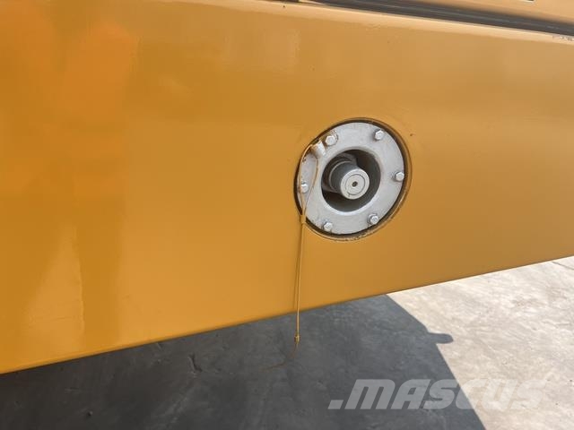 CAT 745 Dumper - Knickgelenk