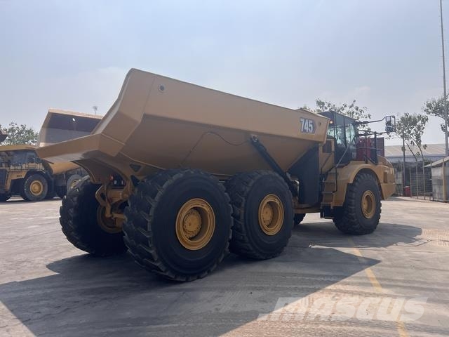 CAT 745 Dumper - Knickgelenk