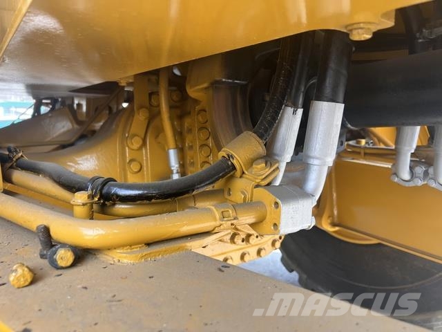 CAT 745 Dumper - Knickgelenk