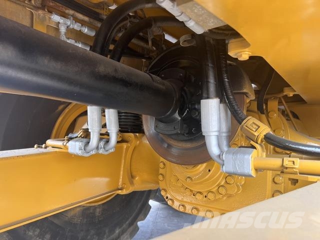 CAT 745 Dumper - Knickgelenk
