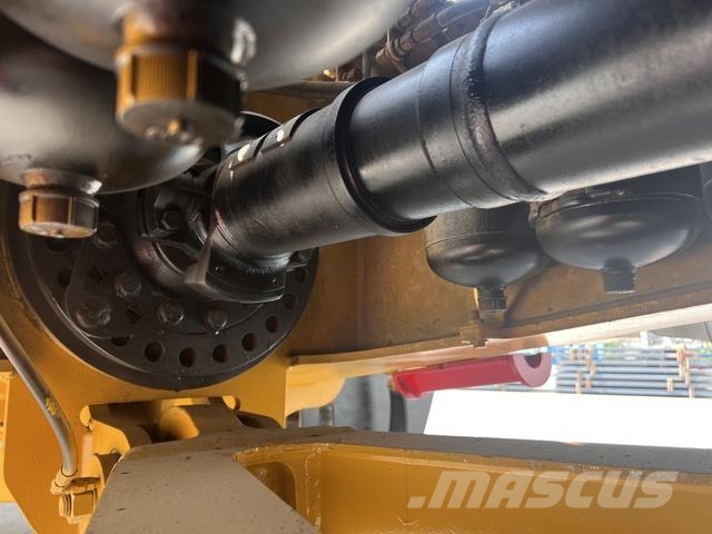 CAT 745 Dumper - Knickgelenk