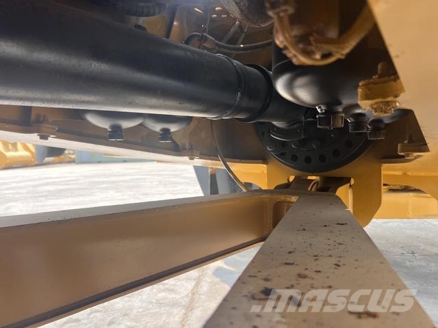 CAT 745 Dumper - Knickgelenk