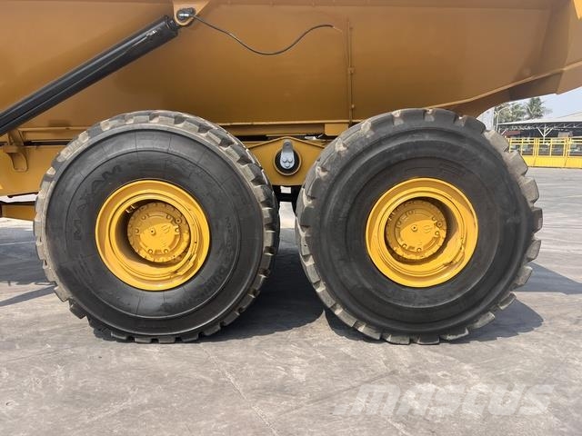 CAT 745 Dumper - Knickgelenk