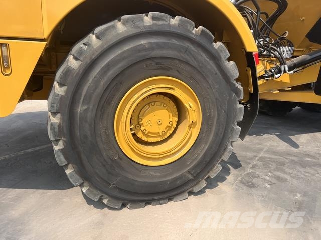 CAT 745 Dumper - Knickgelenk