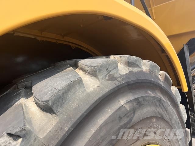 CAT 745 Dumper - Knickgelenk