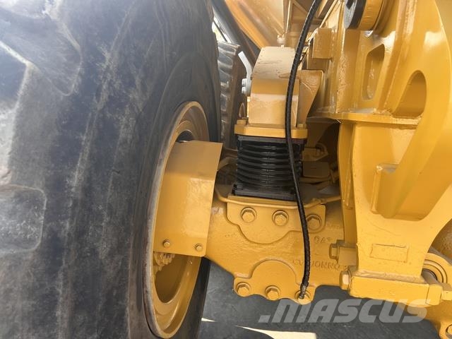 CAT 745 Dumper - Knickgelenk