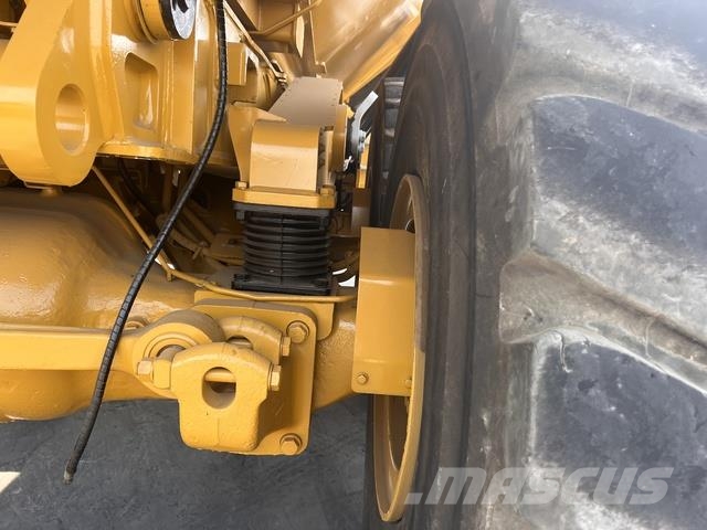 CAT 745 Dumper - Knickgelenk