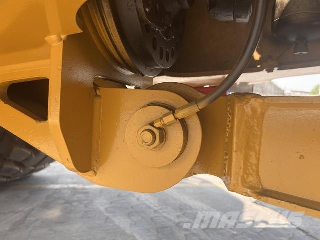 CAT 745 Dumper - Knickgelenk