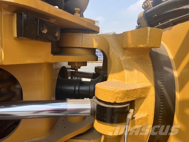 CAT 745 Dumper - Knickgelenk