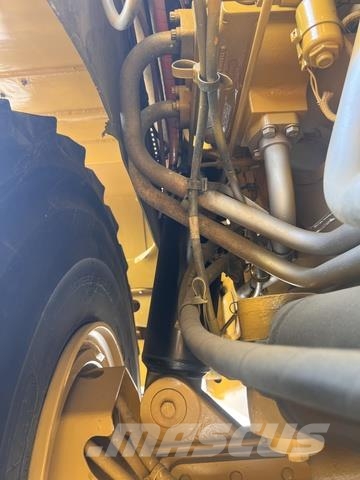 CAT 745 Dumper - Knickgelenk