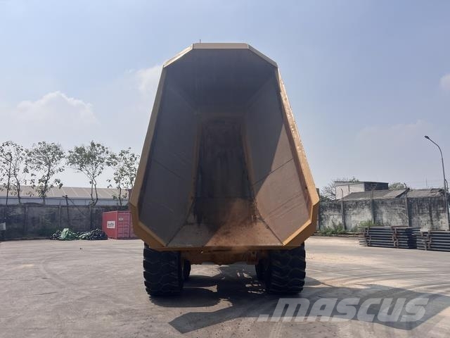 CAT 745 Dumper - Knickgelenk