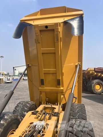 CAT 745 Dumper - Knickgelenk