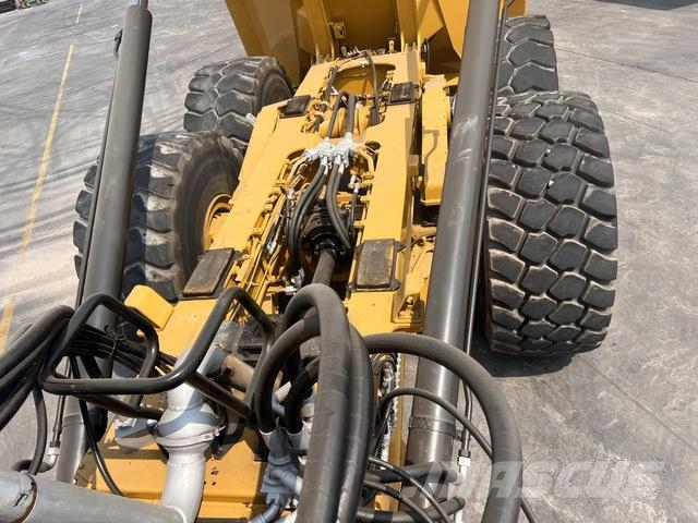 CAT 745 Dumper - Knickgelenk