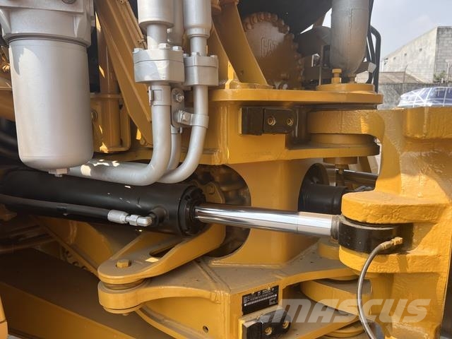 CAT 745 Dumper - Knickgelenk