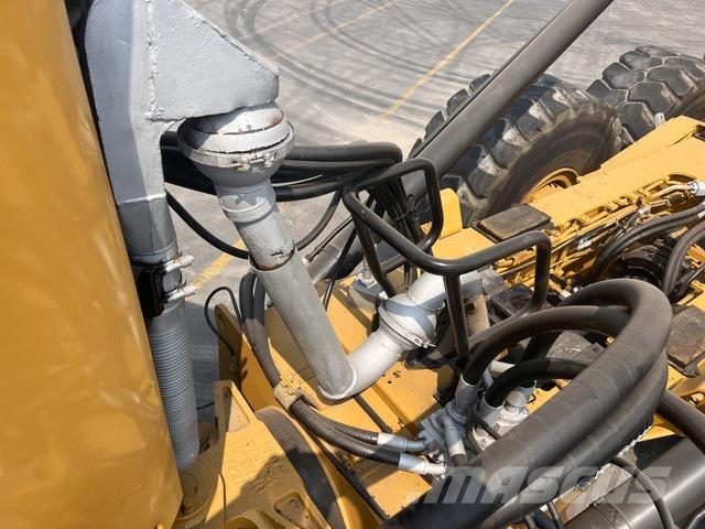 CAT 745 Dumper - Knickgelenk