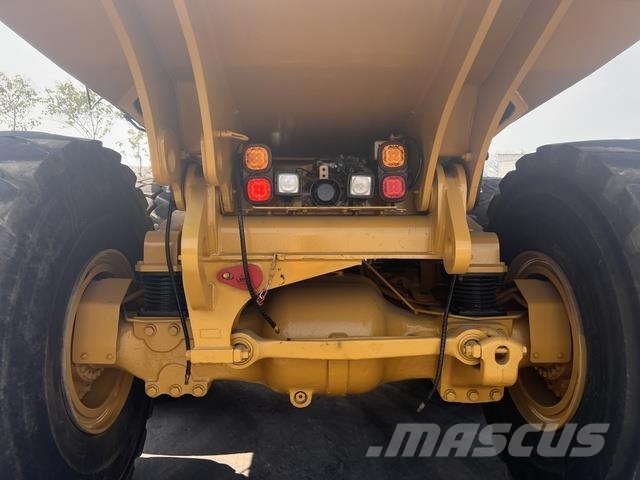 CAT 745 Dumper - Knickgelenk
