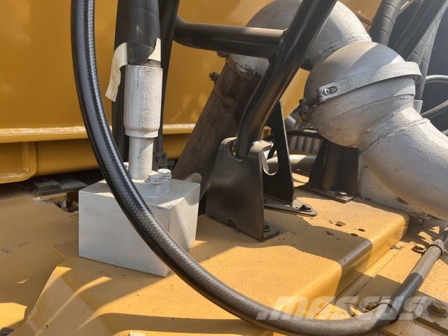 CAT 745 Dumper - Knickgelenk