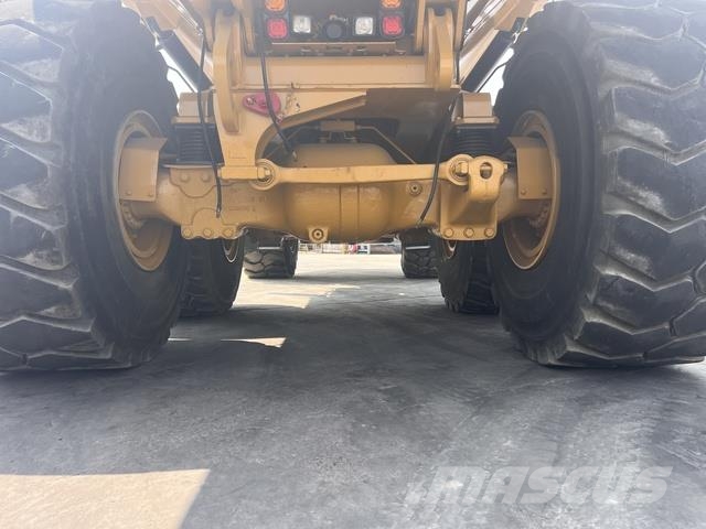 CAT 745 Dumper - Knickgelenk