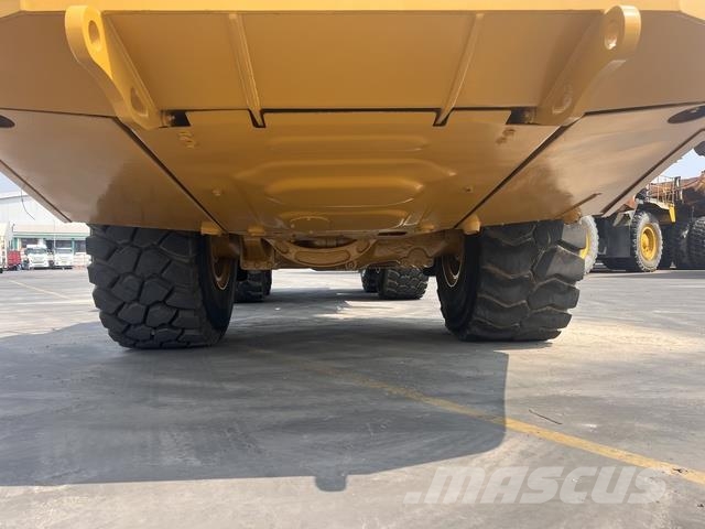 CAT 745 Dumper - Knickgelenk