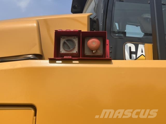 CAT 745 Dumper - Knickgelenk