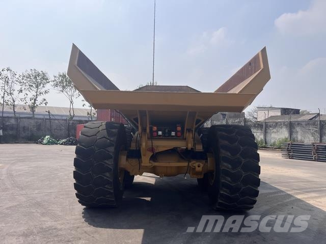 CAT 745 Dumper - Knickgelenk