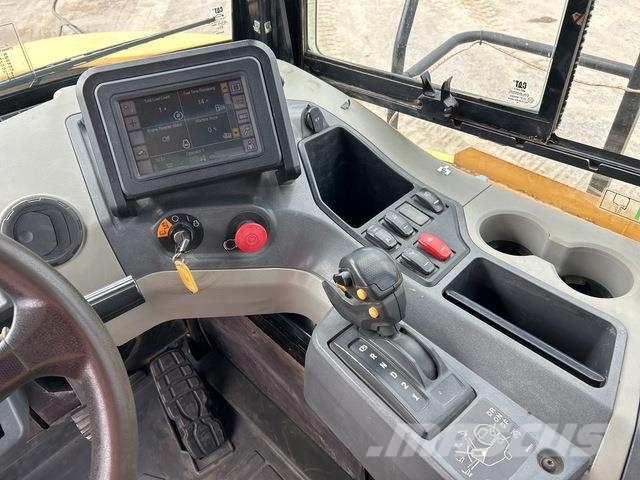 CAT 745 ساحبات مفصلية