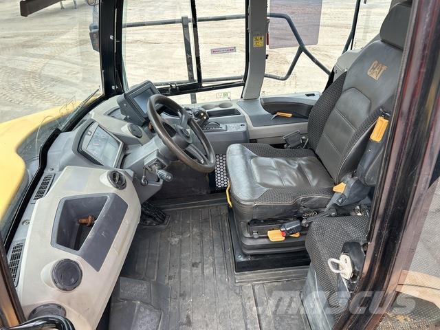 CAT 745 ساحبات مفصلية