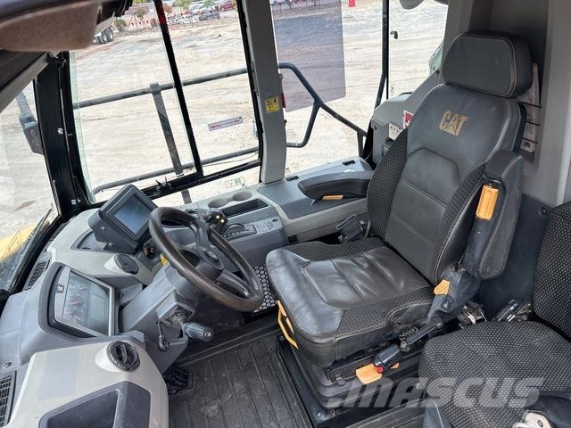 CAT 745 ساحبات مفصلية