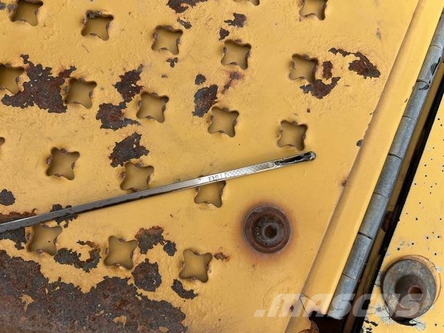 CAT 745 ساحبات مفصلية