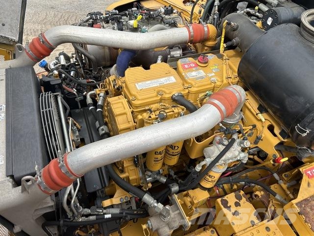 CAT 745 ساحبات مفصلية