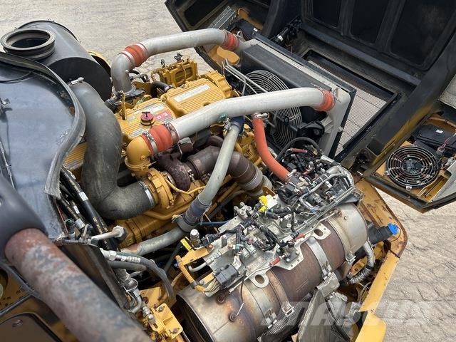 CAT 745 ساحبات مفصلية
