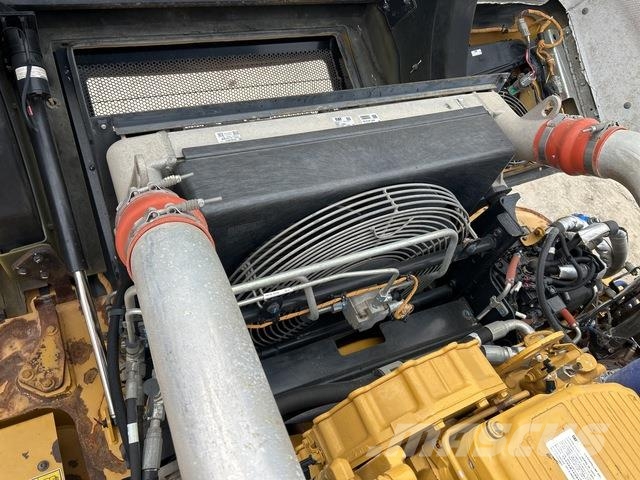 CAT 745 ساحبات مفصلية