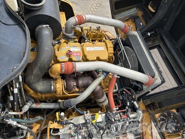 CAT 745 ساحبات مفصلية