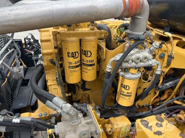 CAT 745 ساحبات مفصلية