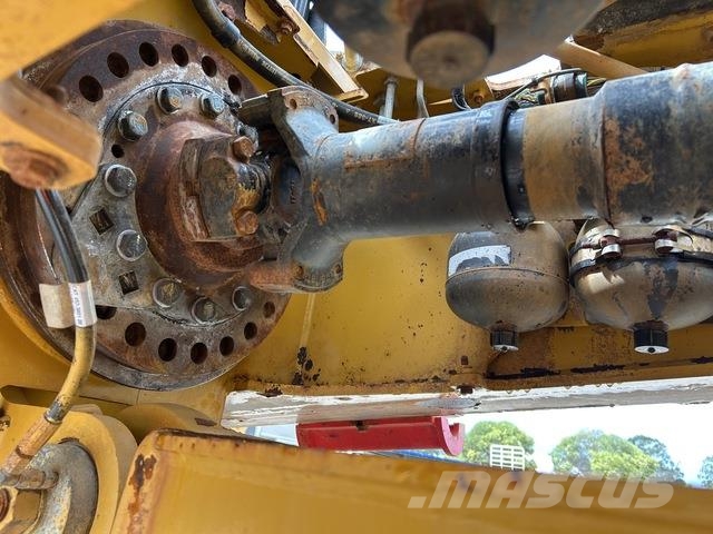 CAT 745 ساحبات مفصلية