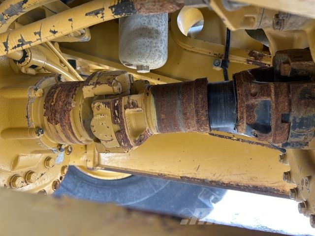 CAT 745 ساحبات مفصلية
