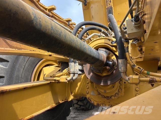 CAT 745 ساحبات مفصلية