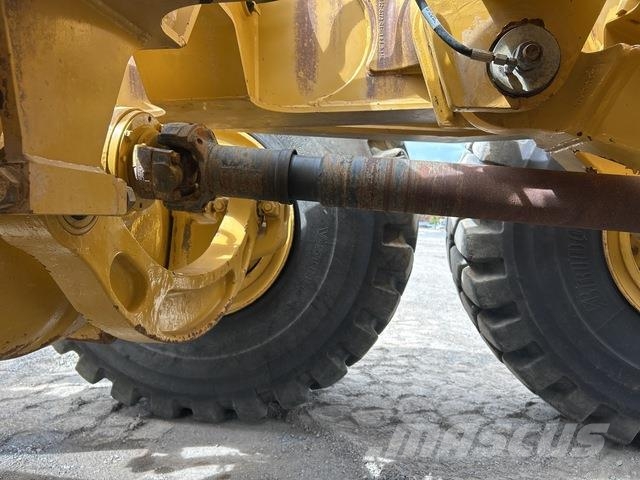 CAT 745 ساحبات مفصلية