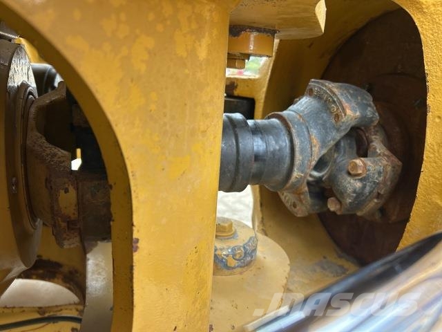 CAT 745 ساحبات مفصلية